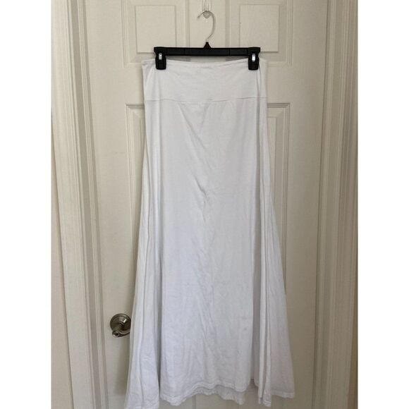 Chic White Maxi Skirt with Flowing Design and Comfortable Fit - Picture 1 of 3